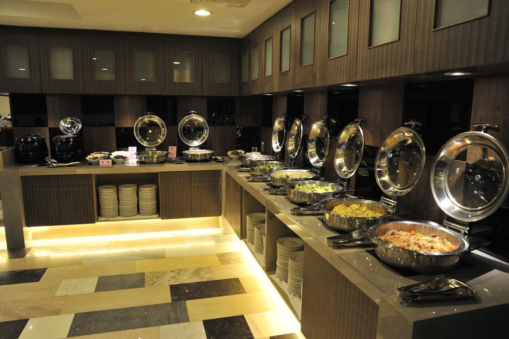 Maple Hotel Tainan Eksteriør billede