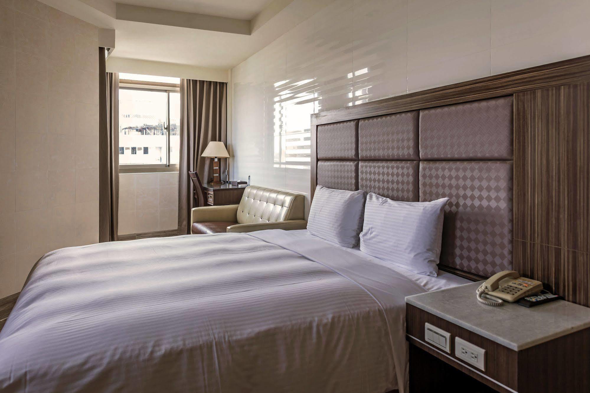Maple Hotel Tainan Eksteriør billede
